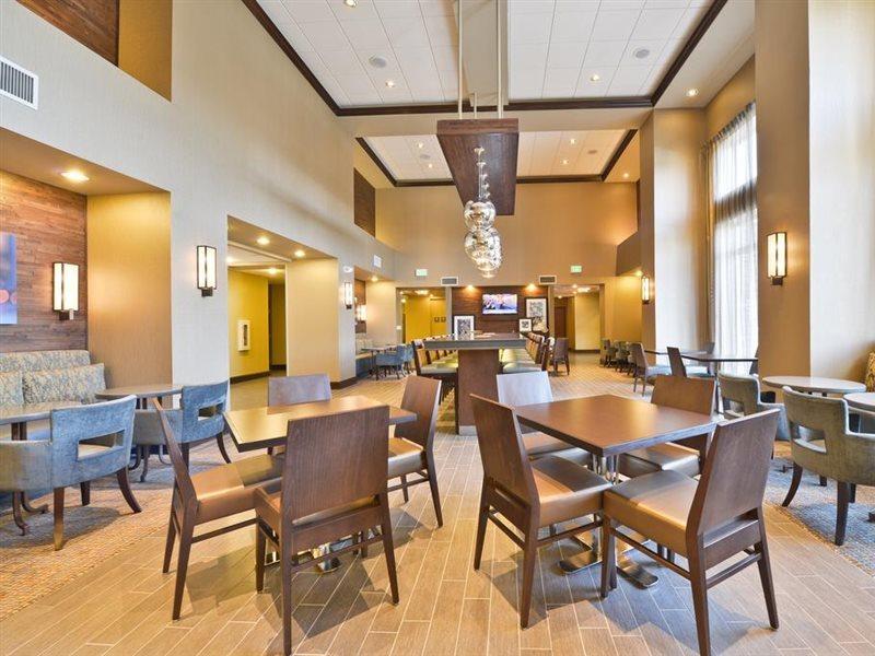 Hampton Inn & Suites Greensboro/Coliseum Area Екстериор снимка