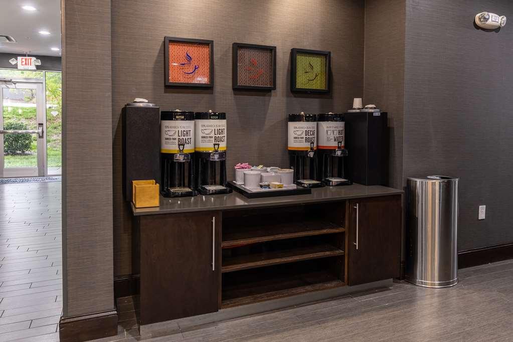 Hampton Inn & Suites Greensboro/Coliseum Area Екстериор снимка